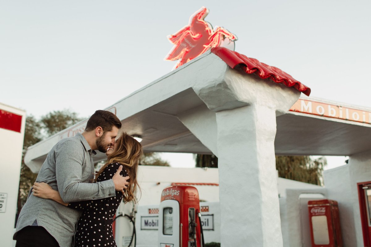 poppedblog's tweet photo. 'A Star is Born'-Inspired, Retro Diner Engagement Session
https://t.co/Y1bXqhIjUe https://t.co/fGlxIsy626