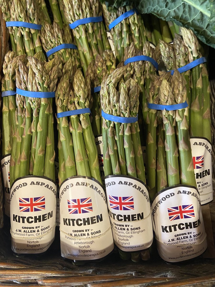 So after what feels like the longest year ever,  English asparagus is finally here👍