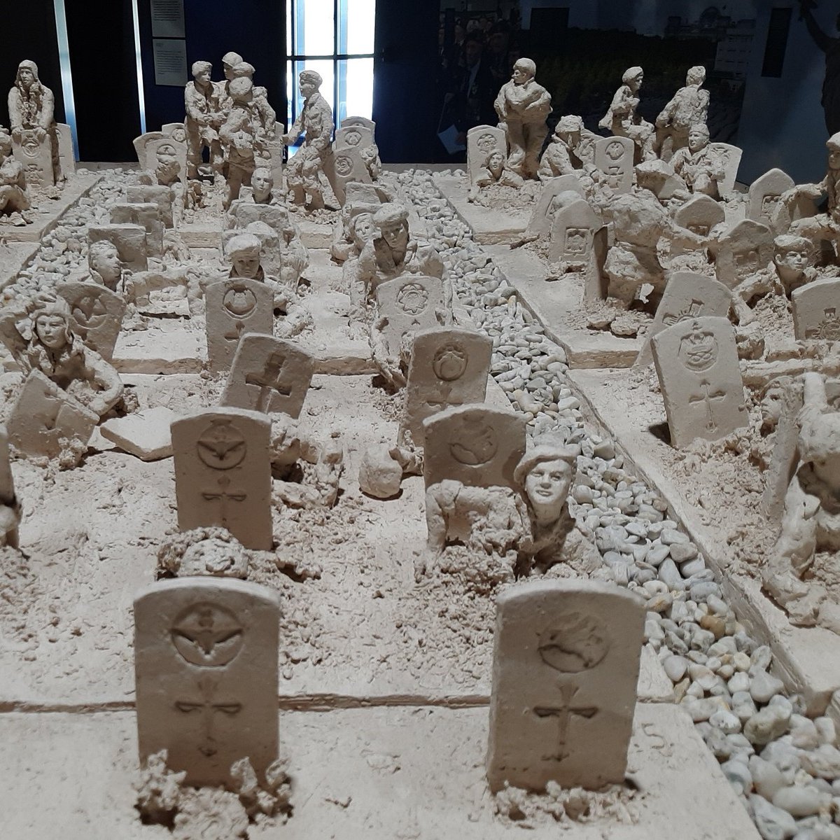 Object of the month: Resurrection by Fransje Povel-Speleers. In this tableau fallen soldiers come to life to celebrate the freedom that they themselves were no longer able to experience. Every clay figure is a portrait of a real soldier. More info? Visit us when possible again.