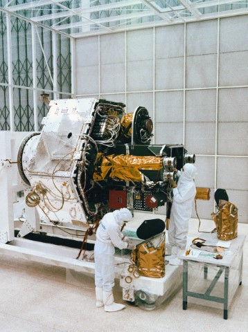 telespazio's tweet photo. 📸#BeppoSAX, designed in collaboration with the Dutch space agency, was the first Italian satellite for scientific use. Its state-of-the-art on-board instrumentation revealed the origin of #GammaRay Bursts, a milestone unaccomplished by #NASA.
#ASpaceStory #Telespazio60 https://t.co/FtW8v1tNAS