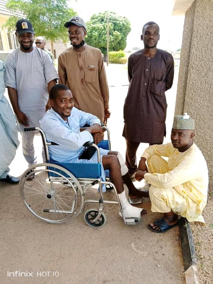 Shafiua42601319's tweet photo. He had an accident just a month ago, He's a Only person who deserve to replace Our LGA Chairman, despite he's poorly and facially handcarp
But he is man of:
#lntegrity
#patriotics
#Presentation
Wishes u Quick Recovery Sir. https://t.co/2d8VsaoflG