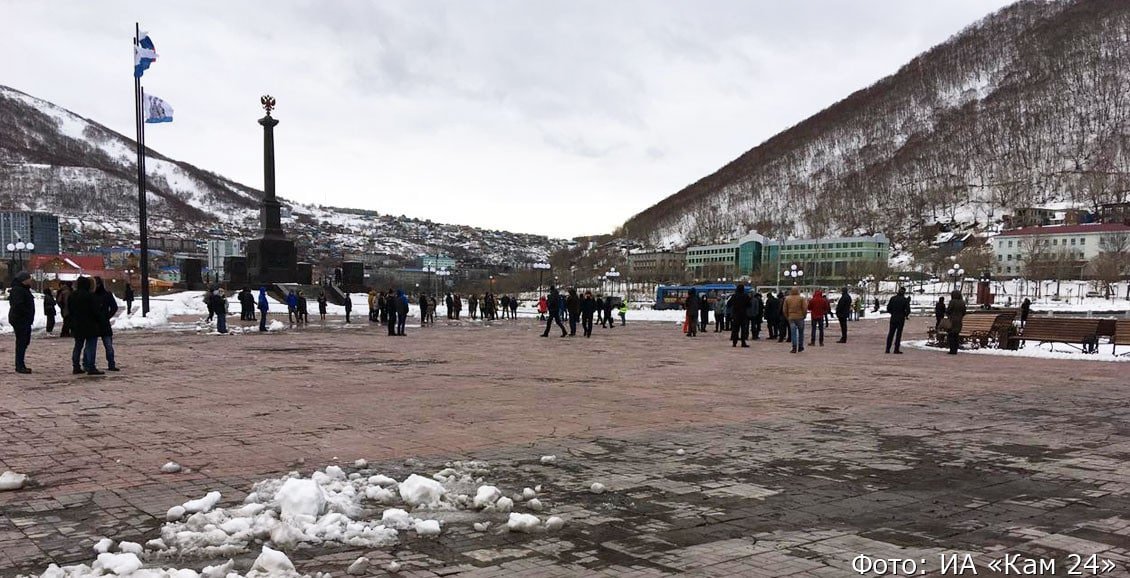 30-40 courageous people start the all-Russian rally in Far East, in Petropavlovsk-Kamchatsk.