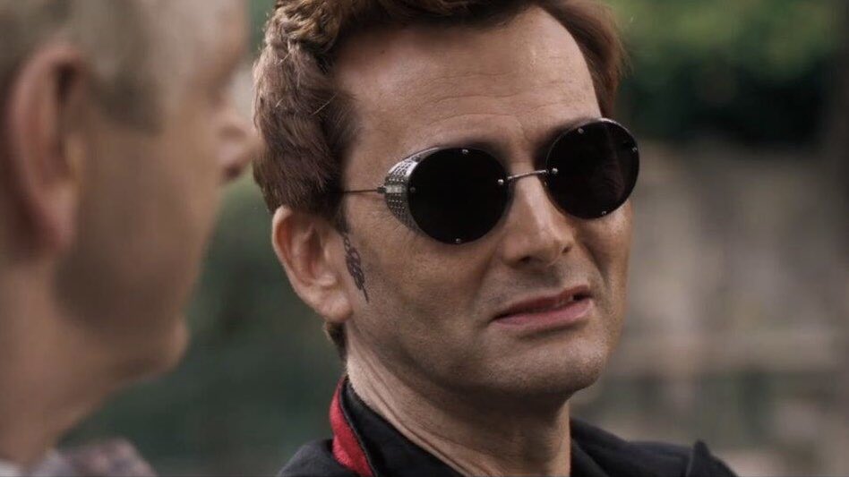 クロウリーの眼鏡(サングラス)について 現在(画像1枚目)の眼鏡は