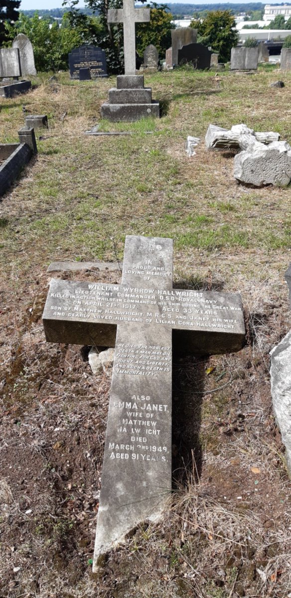 InscriptionsWw1's tweet photo. #RememberedHere
Lieutenant Commander William Wybrow Hallwright
Killed in action in command of his ship during The Great War, 21 April 1917 #HMSHeather
Aged 33
"HE DIED THE NOBLEST DEATH"
#WittonCemetery #Birmingham
#WW1 #LestWeForget
Online records via https://t.co/VfF7A6sPVn https://t.co/Jv0eASLxaW