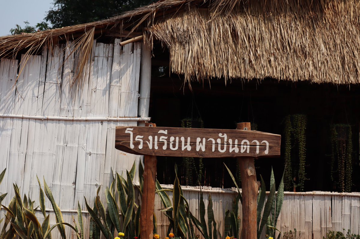 monettesye's tweet photo. The whole Pha Phun Dao village is probably throwing a big celebration for Khru Seetian and the late Ai'Fun right now and theyre having lots of fun 🥺🎂💛
Happy birthday! I wish we can all join in 💟🎂💟
#แฮปปี้สีเทียนเดย์
#mixxiw
#torfun
#seetian https://t.co/zSCivWPNMm