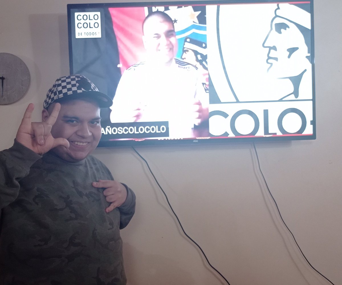 Gracias por este video tan emotivo, <a href="/JanitoPeni/">JanitoPeñi</a>  le envía una sonrisa enorme <a href="/caravenabermal/">Cristian Aravena B.</a> 🤟 sonrisa doble, la de la foto y la de la tele! 🖤