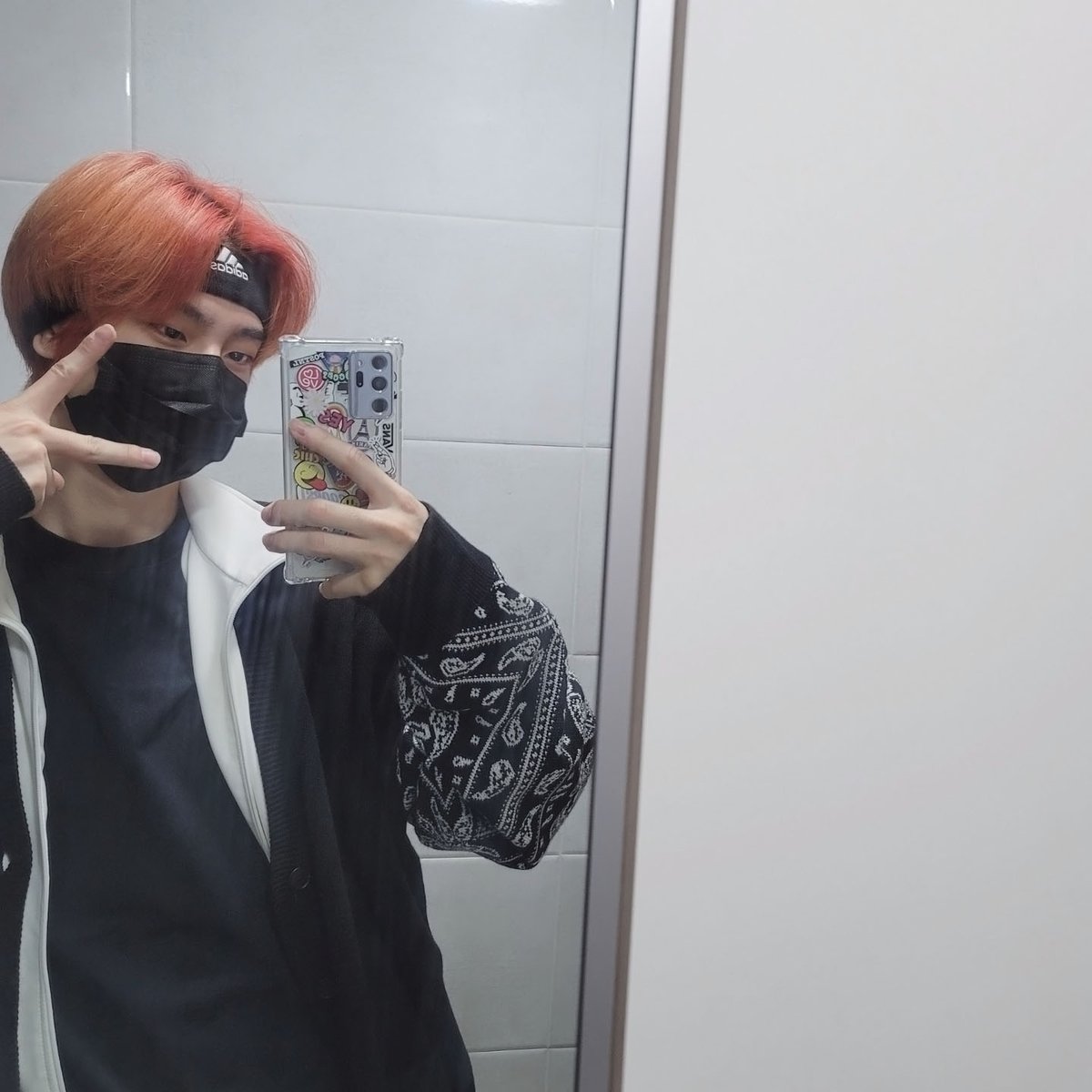 OmegaX_members's tweet photo. [#OX]

오늘도 날씨가 너무 좋네요!!
오늘 하루도 화이팅☺✌✌

#OMEGA_X #오메가엑스 #제현 https://t.co/yNkD4x75Ro