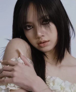 chaerosae's tweet photo. look. at her. https://t.co/IlXstOpDcP
