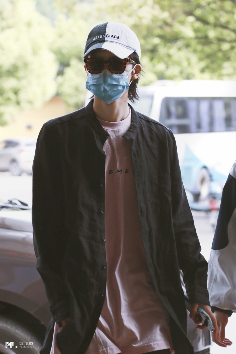 YH_NEX7's tweet photo. Zhu Zhengting @ Going to work
210421 ⋮ © Preference0318_朱正廷

『 #YH_NEXT #YUEHUA #NEX7 #乐华NEXT
    #ZhuZhengting #朱正廷 #NinePercent 』 https://t.co/mhX3q8y88D