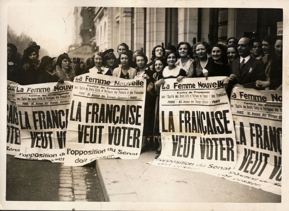Fildroit's tweet image. Il y a 77 ans, le 21 avril 1944, le droit de vote et d&apos;éligibilité est enfin accordé aux femmes françaises, près d&apos;un siècle après les hommes.
Elles useront de ce droit pour la 1re fois aux élections municipales d’avril-mai 1945.