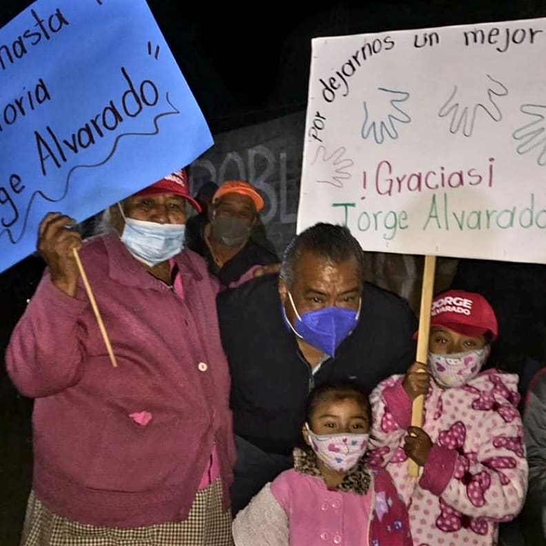 Hoy fue un gran día de trabajo. Entre mi equipo de trabajo y yo, visitamos más de 10 parajes de los pueblos de Tecómitl y San Pedro Atocpan.
(1/2)