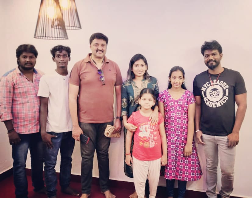 இறைவனுக்கு நன்றி,,,
எங்களுடைய மாஸ் ரவி ஆக்டிங் ஒர்க்ஷாப் வருகை தந்த நடிகர் பரத் கல்யாண் அவர்களுக்கு எங்கள் குழுவின் சார்பாக நன்றிகளை தெரிவித்துக் கொள்கிறோம் எங்களுடன் பயணம் செய்ய விரும்புகிறீர்களா வாருங்கள் நீங்களும் எங்களுடன் பயணம் செய்யுங்கள் <a href="/iYogiBabu/">Yogi Babu</a>