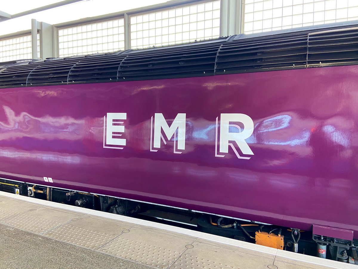 MartynSpencer10's tweet image. #hstbash #yesemr #trainsoftwitter #uktrains #intercity125 #hst #highspeedtrain #class43 20/4/21 43274 @ St Pancras @dominichames @thelegoguard @JDrvr @mole259 @thesatnav89 @WilsonBone @mattymidland @HiPa_IC125_ @MrTimDunn @TraceyDagley