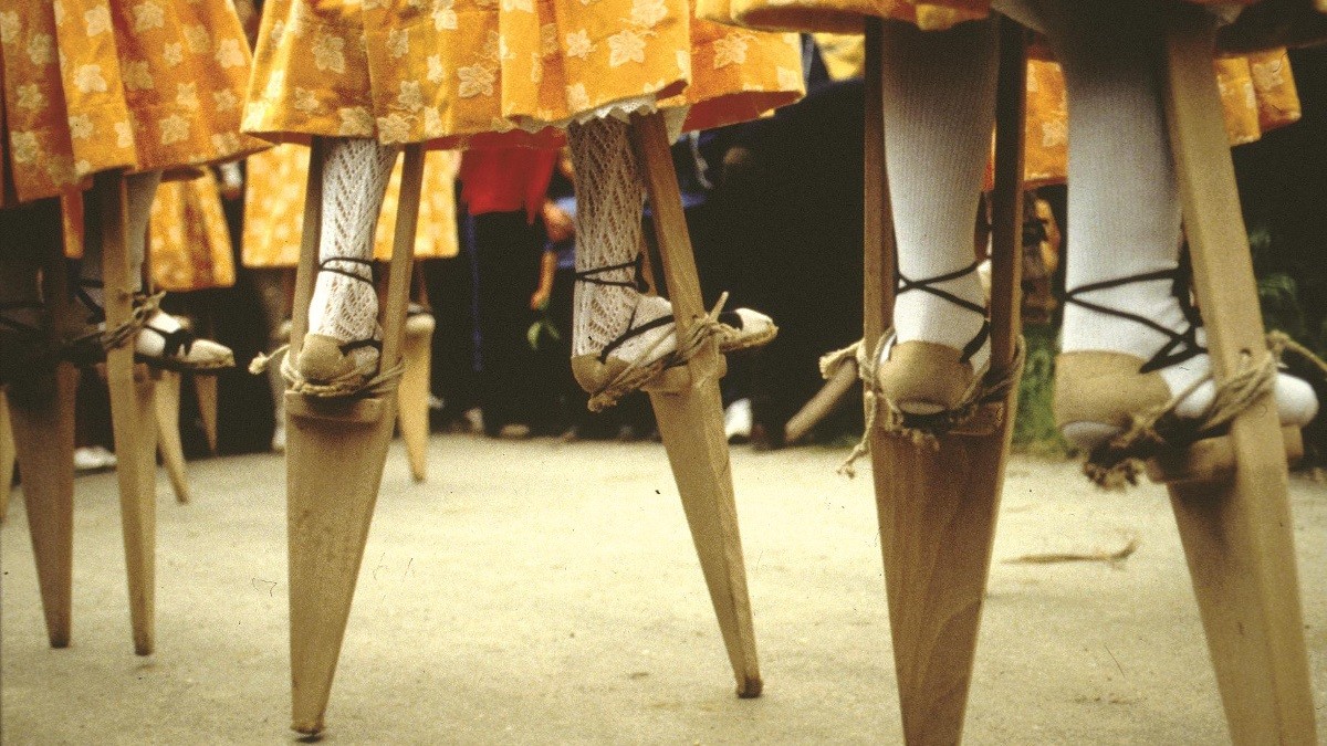 @artinsociety La Rioja's Anguiano's annual festivities are famous for the Dance of Stilts (zancos) in which the young men of the village descend spinning from its highest to its lowest point, clacking castanets.