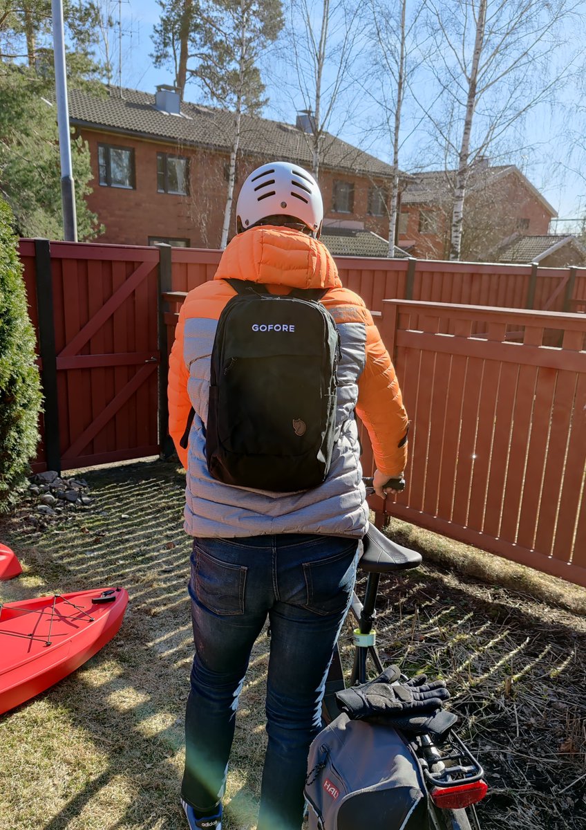 Joskus pyöräillessä syntyy parempia ajatuksia kuin nenä kiinni näytössä. Blogissa goforelaisten ajatuksia työajalla liikkumisesta gofore.com/en/how-to-succ… #workingonthemove #GoforeCrew