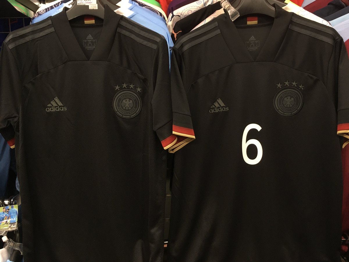 サッカーショップfcfa 実店舗open 営業時間 11時 18時 公式サイトopen ドイツ代表 Away Blackout Edition ドイツ アウェイ ユニフォームに漆黒のネームナンバーをあしらったブラックアウトモデルも対応 試合での着用はありません
