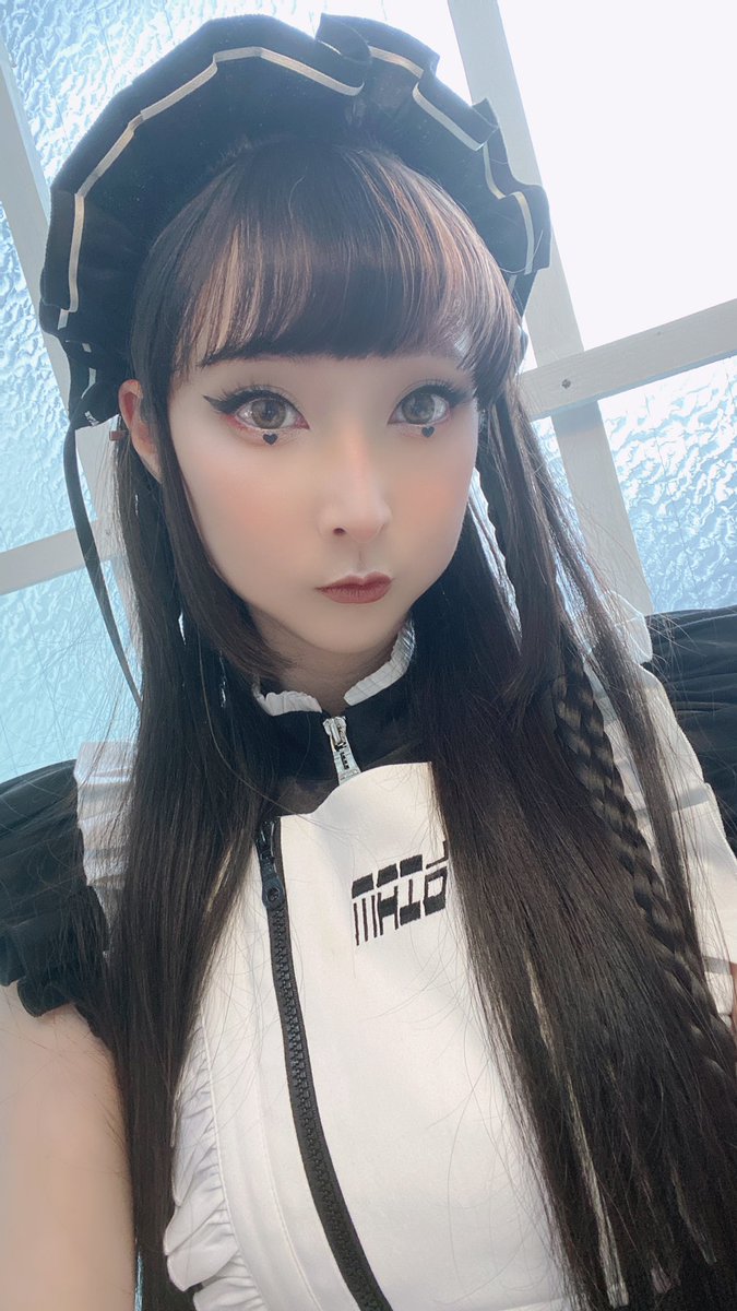 RinRin_Doll's tweet photo. Cyber Maid shoot 🖤🤍
HMUA: @miyako_cheng
Makeup: #rinrinmakeup
Dress: thank you @epetice
Photographer: @Osefly https://t.co/wWpoJf71c9