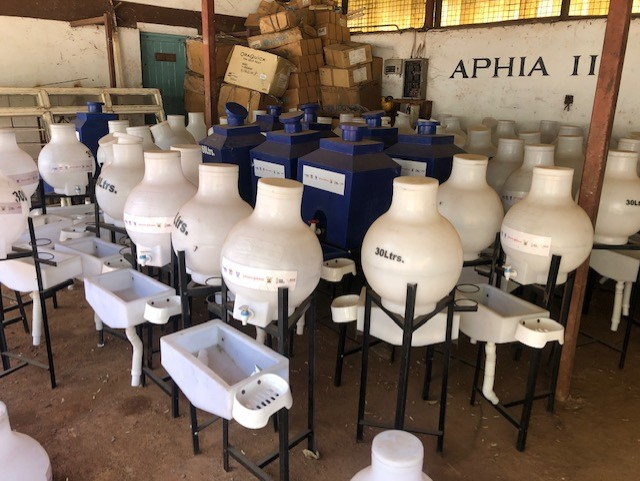 Amref_Kenya's tweet photo. This week the HBCC team are distributing over 500 handwashing stations in the counties of Kakamega and Migori, in line with enhancing resilience of County governments in the fight against #COVID19. #AngamizaCorona #HandsMaskSpace #AmrefCovd19Response @YEDNetworkKe @MOH_Kenya https://t.co/dDmh5aL3ej