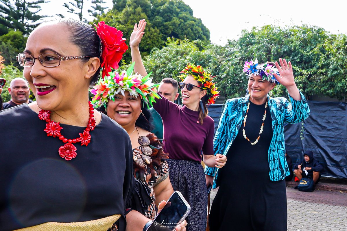 BluwavePasifika's tweet photo. Always a pleasure working with the great team at MPP. Faafetai le amanaia lenei pisinisi laititi! #pacificsupport #smallbusinesses #polyfest https://t.co/jLcmrxfUaN