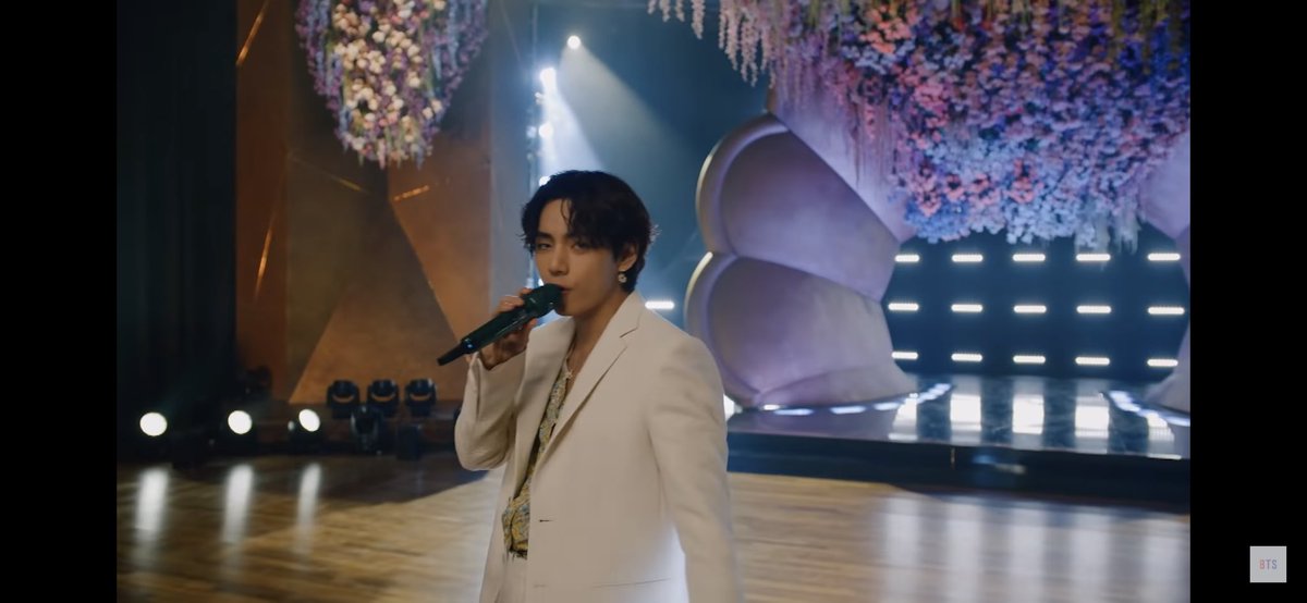 Thread because I’m being bias wrecked. And I forgot how much I loved this performance!  @BTS_twt