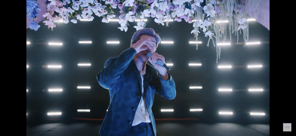 Thread because I’m being bias wrecked. And I forgot how much I loved this performance!  @BTS_twt