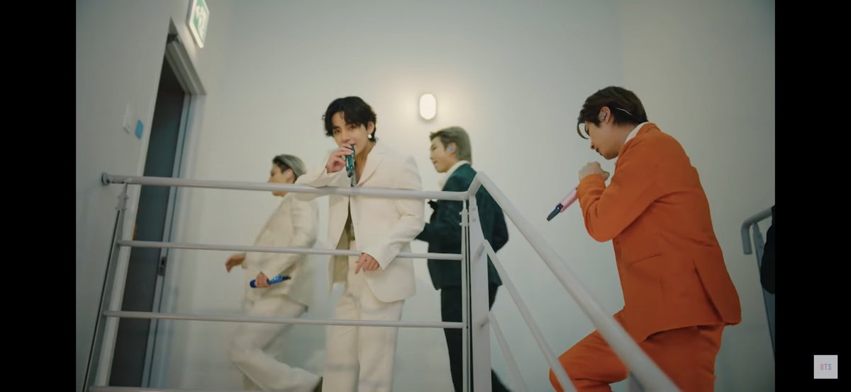 Thread because I’m being bias wrecked. And I forgot how much I loved this performance!  @BTS_twt