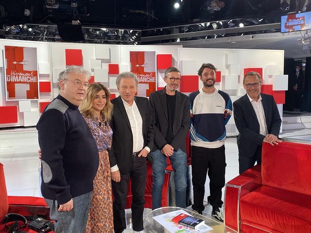 JulieZbyDE's tweet photo. #Lesamis notre belle @juliezenattioff sera dans #VivementDimanche le 9 Mai sur @France2tv avec entre autre @JeremyFrerot ! 🎶

📸https://t.co/KusCRqVYOc

#JulieZenatti #RefaireDanserLesFleurs  🌺 #Artiste #Musique #Culture https://t.co/wLbdJdha01