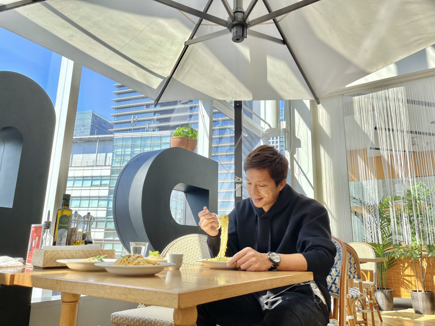 福西崇史 𝐓𝐚𝐤𝐚𝐬𝐡𝐢 𝐅𝐮𝐤𝐮𝐧𝐢𝐬𝐡𝐢 オシャレランチ アトムミラノカフェで 今日は 江戸菜と甲イカのペペロンチーノを選択 クリームブリュレ アイス添え 雰囲気よし 味よし 気持ちよし 仕事の合間に Atommiranocafe ランチ