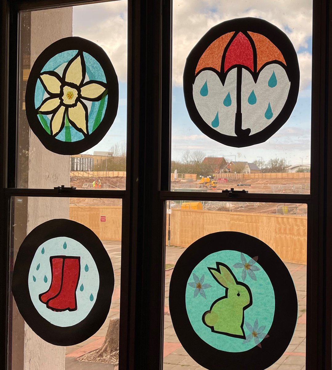 LancsLibraries's tweet image. Wonderful #SpringWindows created by our brilliant young friends of #SkelmersdaleLibrary and #CultureHacks #Skelmersdale @FoSL15