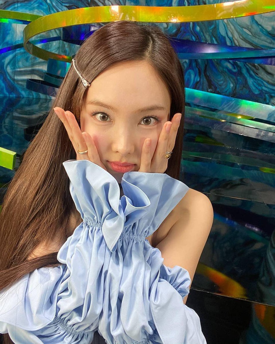 Twice 和訳 Information S Tweet ナヨン Instagram 更新 Kura Twice 트와이스 Jypetwice 나연 Nayeon Trendsmap