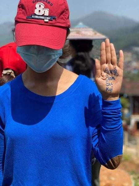 spring21MM's tweet photo. "Blue Strike Campaign" was held in #Mogok by youths to release all the deatinees.
#Apr21Coup
#WhatsHappeningInMyanmar
#ReleaseTheDetainees
#BlueShirtDay2021 https://t.co/YEwV4tAwvB