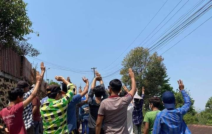 spring21MM's tweet photo. "Blue Strike Campaign" was held in #Mogok by youths to release all the deatinees.
#Apr21Coup
#WhatsHappeningInMyanmar
#ReleaseTheDetainees
#BlueShirtDay2021 https://t.co/YEwV4tAwvB