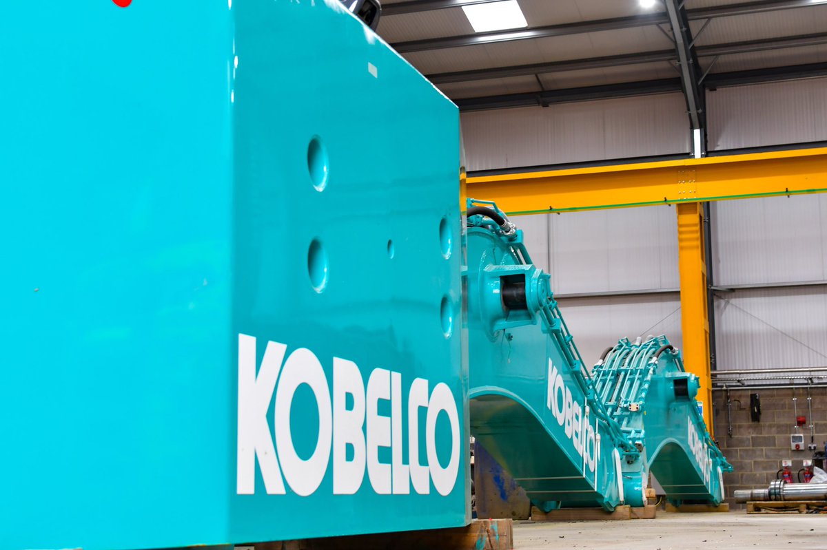 #workshopwednesday

The overhead gantry crane in our state of the art Molson Service workshop makes working with the heaviest kit safer and faster.

Find out more about the SK850 here: molsongroup.co.uk/equipment/prod…

#kobelco #workshop #molsongroup #molsonequipment #excavator #crane
