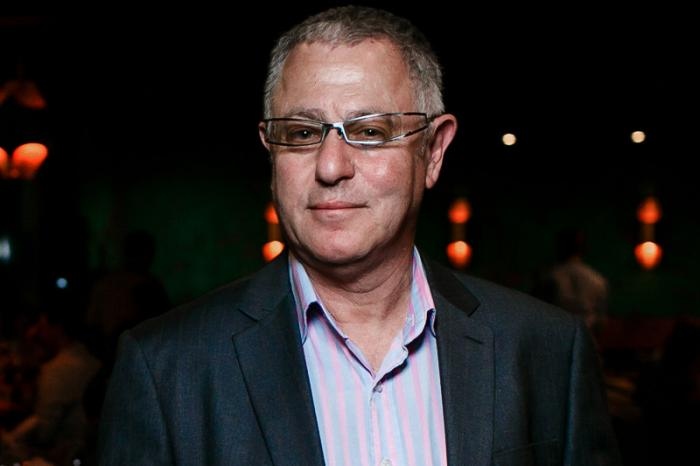 When he received the 2018 @vinventions Innovation Award, <a href="/robertjoseph/">wine thinker (robertjoseph on Bluesky)</a> said: “Packaging will change. There is no reason for 90% of the world’s wine to be in 75cl glass bottles.” Read all about the Wine Thinker’s vision 👉 bit.ly/3atwA8t

#ASIsomms #AlternativePackaging