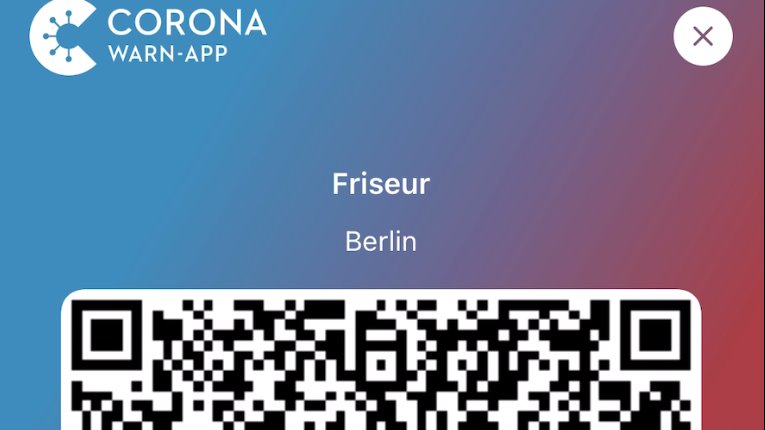 rki_de's tweet photo. Version 2.0: #CoronaWarnApp jetzt mit #Eventregistrierung

✅Nutzer*innen checken per QR-Code in Orte (Frisör) &amp; bei Events (Konzerte) ein.

🚨Wer später #Corona-positiv getestet wird, kann die Eventteilnehmer warnen.

🗨️Nutzer*innen bleiben unbekannt.

➡️https://t.co/9QVsHHWZD4 https://t.co/p4gqt3lFZ5