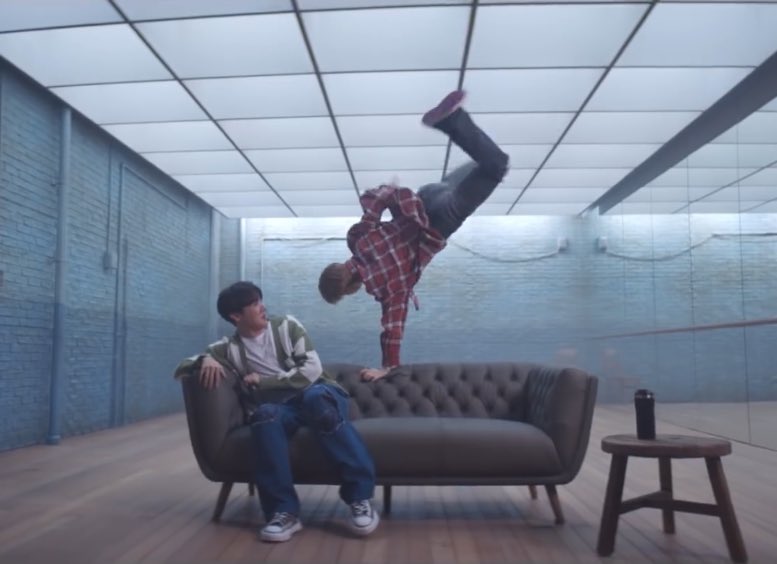 unotaehyung's tweet photo. jimin puts the park in parkour https://t.co/Qs5S1hOr0q