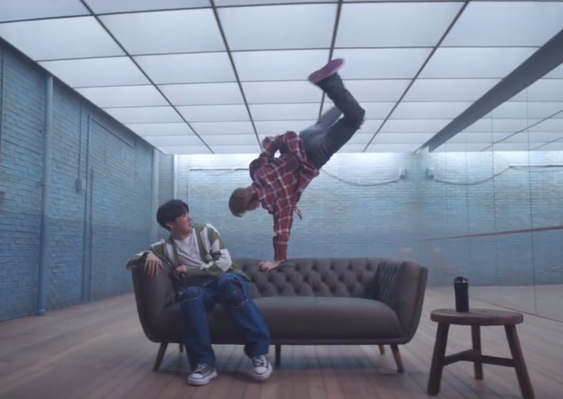 unotaehyung's tweet photo. jimin puts the park in parkour https://t.co/Qs5S1hOr0q