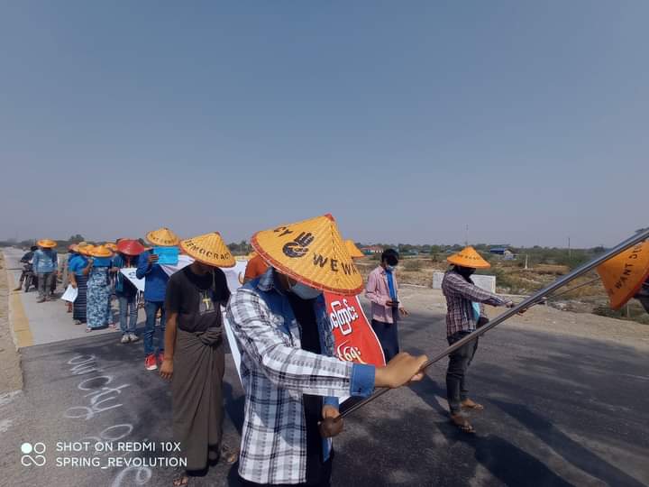 Khinthiri555's tweet photo. "Blue Shirt Day Strike" in #ShweBo, Sagaing Region today on Apr 21. #ReleaseTheDetainees #Apr21Coup #WhatsHappeningInMyanmar #BlueShirtDay2021 https://t.co/o2cD1S1Z0M