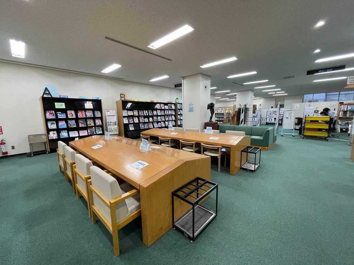 法政大学市ヶ谷図書館 大学図書館にはファッション雑誌やスポーツ雑誌といった一般雑誌も置いてあります 最新号はもちろん バックナンバーも扉を開けると入っています 市ケ谷図書館1fへ行ってみましょう