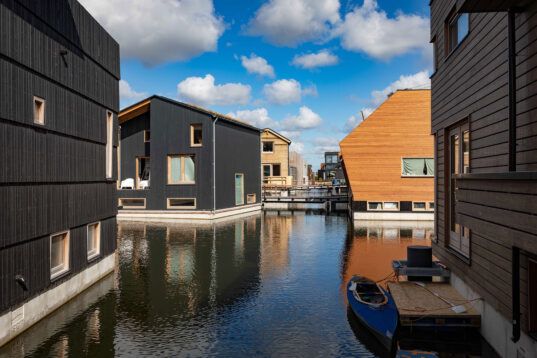 Lessons from Schoonschip, Amsterdam’s floating eco-village

inhabitat.com/lessons-from-s…