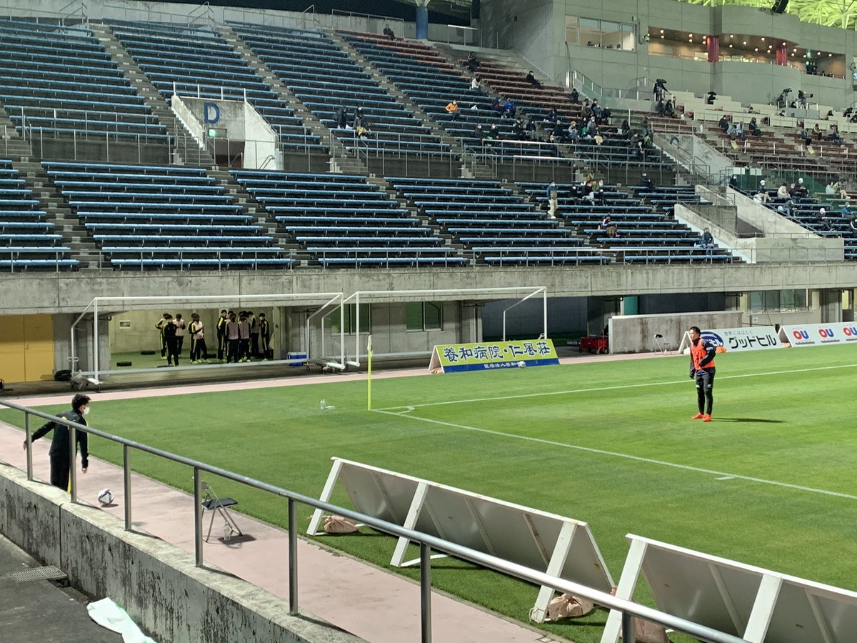 ハーフタイムにボールボーイとパス交換をする松本選手。
めっちゃ応援してます！
#FC岐阜　#松本拓也