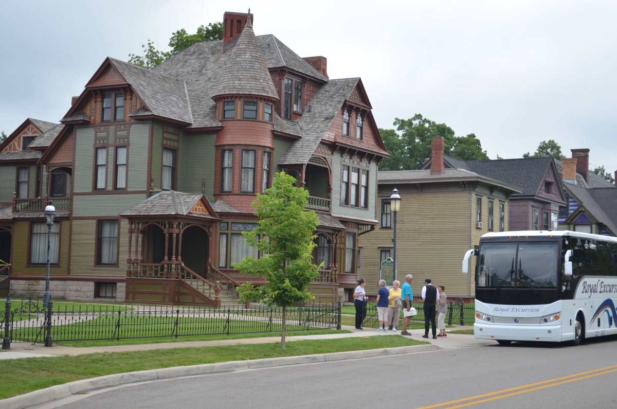 📜 The Hackley &amp; Hume Historic Site, part of <a href="/MuskegonLMC/">Lakeshore Museum Center</a>, offers group experiences like escape rooms, all-access tours and Victorian picnics. Step back in time with your group in Muskegon, Michigan: lakeshoremuseum.org/hackley-hume-h… | #MuskegonHistory #GroupTour
