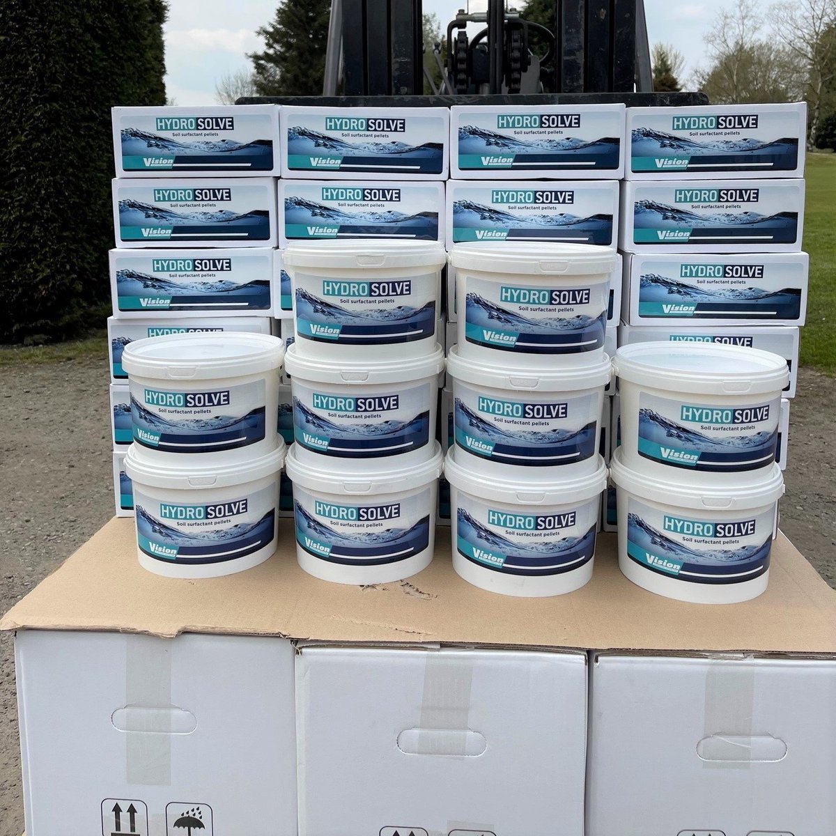Fresh delivery today of Hydrosolve Curative Wetting Agent. Just what is needed during this dry April #aitkens #hydrosolve #greenkeeping #visionrange #wettingagent #notyouraveragewetter