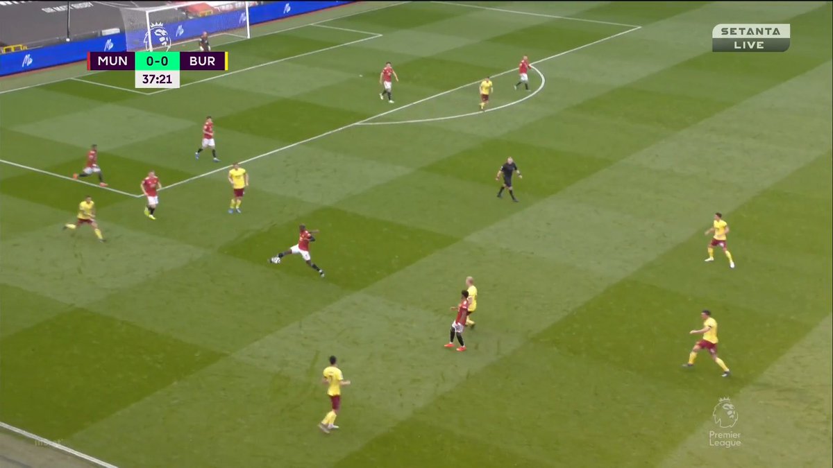 Rashford and Pogba link up well here as Rashy comes short which brings a defender with him. He spins off and Pogba plays him through. The run from Mason is excellent and Rashy tries to find him but the execution was off.This was a good sequence.