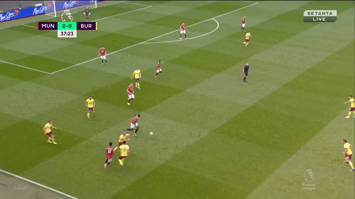 Rashford and Pogba link up well here as Rashy comes short which brings a defender with him. He spins off and Pogba plays him through. The run from Mason is excellent and Rashy tries to find him but the execution was off.This was a good sequence.