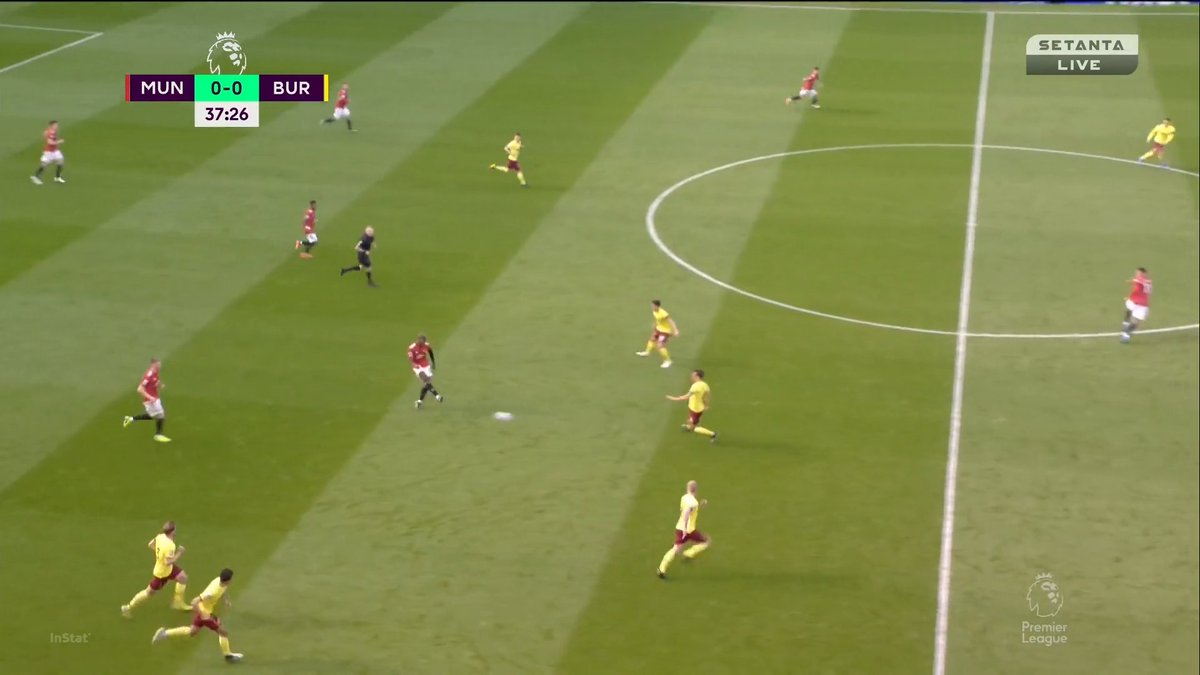 Rashford and Pogba link up well here as Rashy comes short which brings a defender with him. He spins off and Pogba plays him through. The run from Mason is excellent and Rashy tries to find him but the execution was off.This was a good sequence.