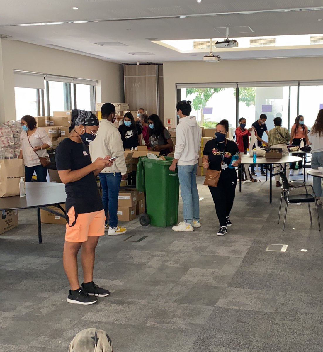 sasco_uct's tweet image. No time for performance. We are on the ground with the rest of UCT students. Ours is only to help students in crisis. Stationery, books and linens donations still needed @ GSB.