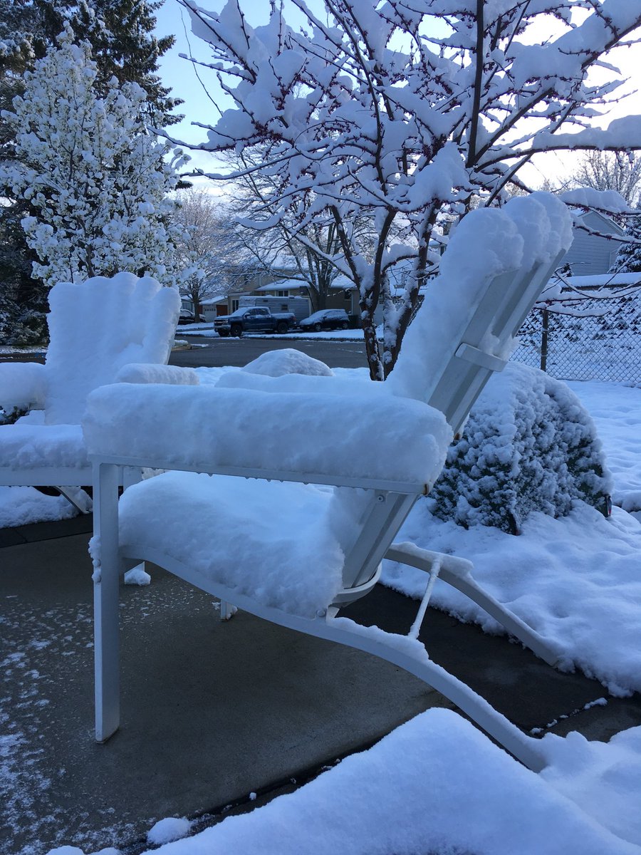 Buke01's tweet photo. St.Thomas snowfall ⁦@MurphTWN⁩ https://t.co/KNxrCuAqgX