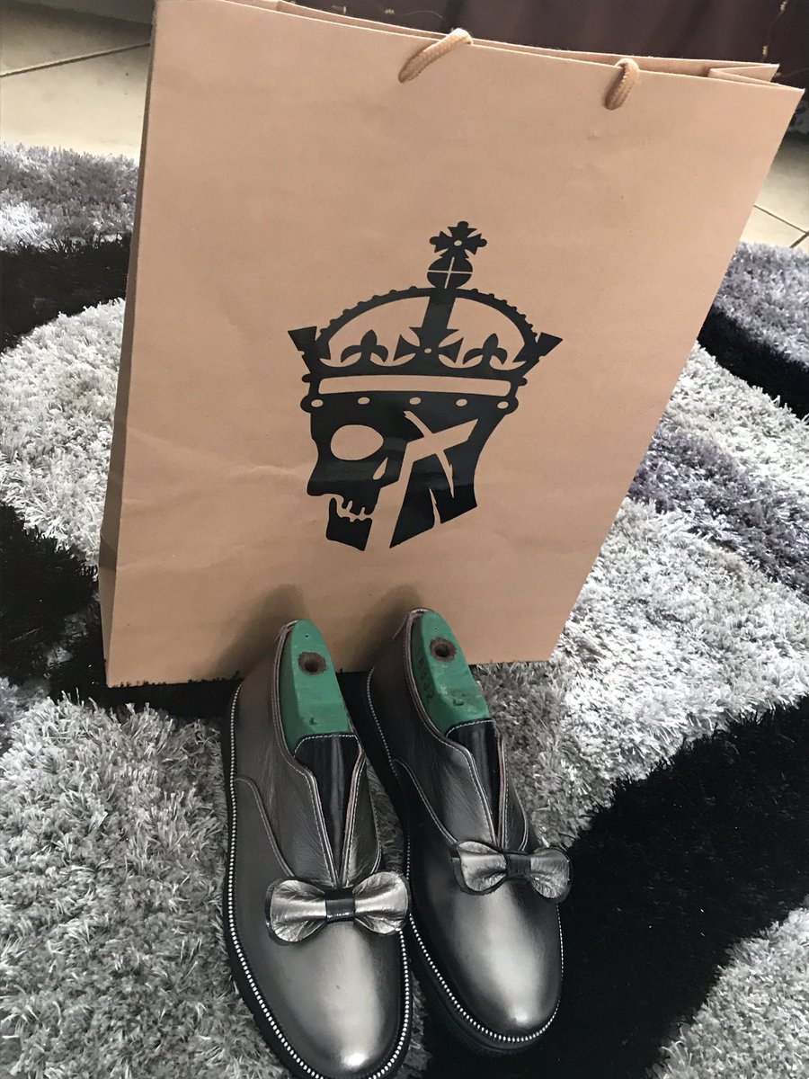 ItumelengModib9's tweet photo. @djsbu if you can match shoes with belts, you can as well match words with actions. Support local spinara handcrafted shoes and belts# support local 0737403120 https://t.co/KE2iDf15xb