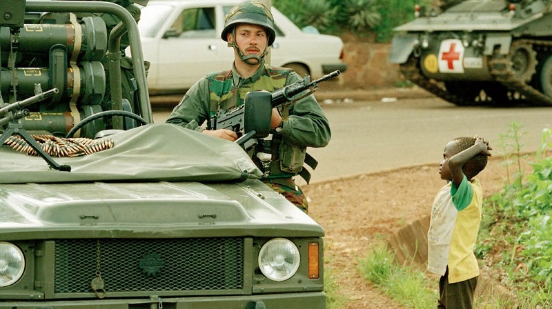 Mu kiganiro #IsiYaNone,  inzobere mu mategeko mpuzamahanga <a href="/EvodeU/">Evode Uwizeyimana</a> na <a href="/Muleefu/">Alphonse</a> zasobanuye mu buryo bwimbitse imyitwarire y'umuryango mpuzamahanga muri jenoside zabaye mu isi, harimo jenoside yakorewe abatutsi. 

#RwOT, Umva ikiganiro cyose hano👉 anchor.fm/radio-rwanda/e…